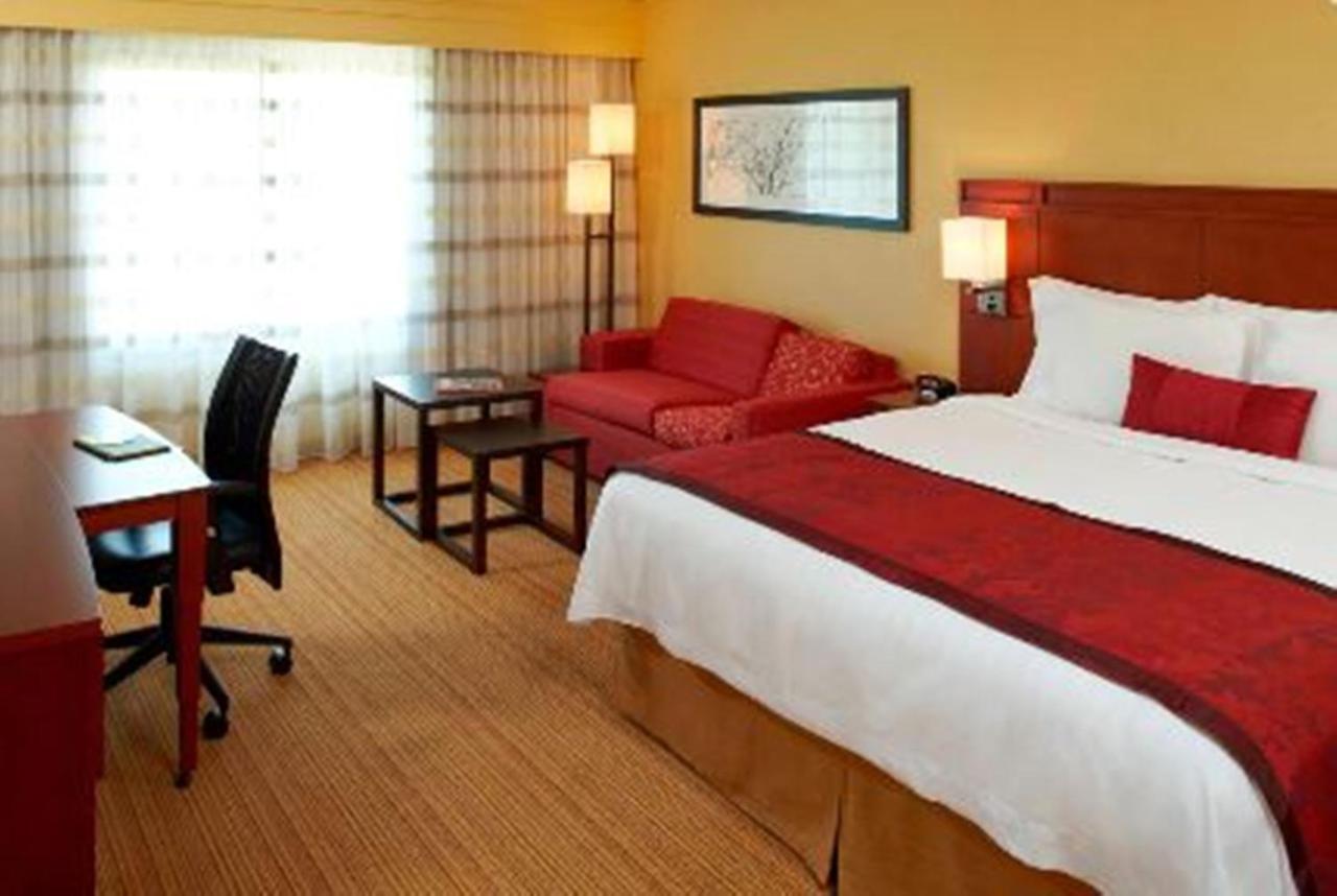 Courtyard By Marriott Buffalo Amherst/University Hotel