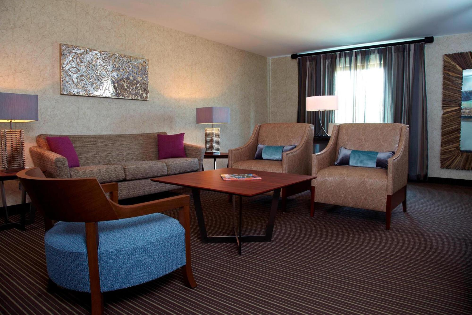 Courtyard By Marriott Buffalo Amherst/University Hotel